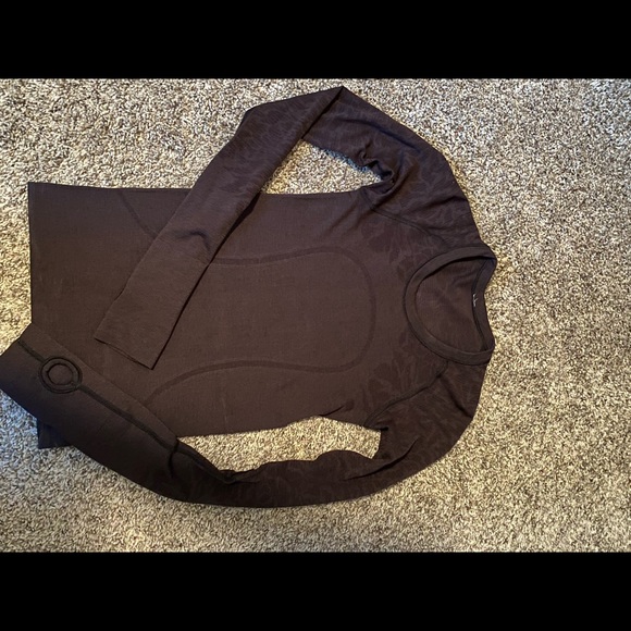 Lululemon long sleeve - Picture 1 of 2